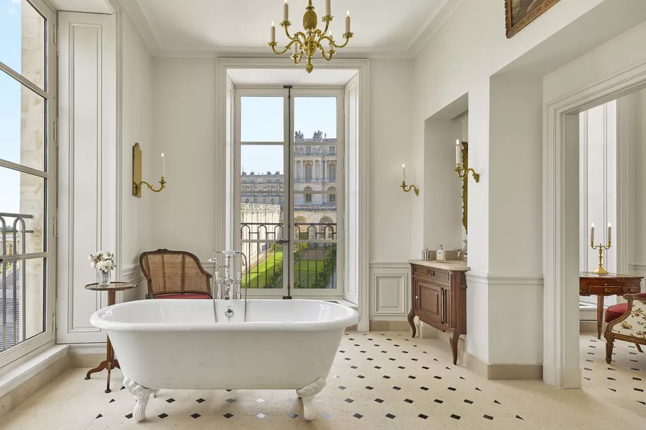 WHERE TO STAY IN & AROUND PARIS [BEST AREAS]