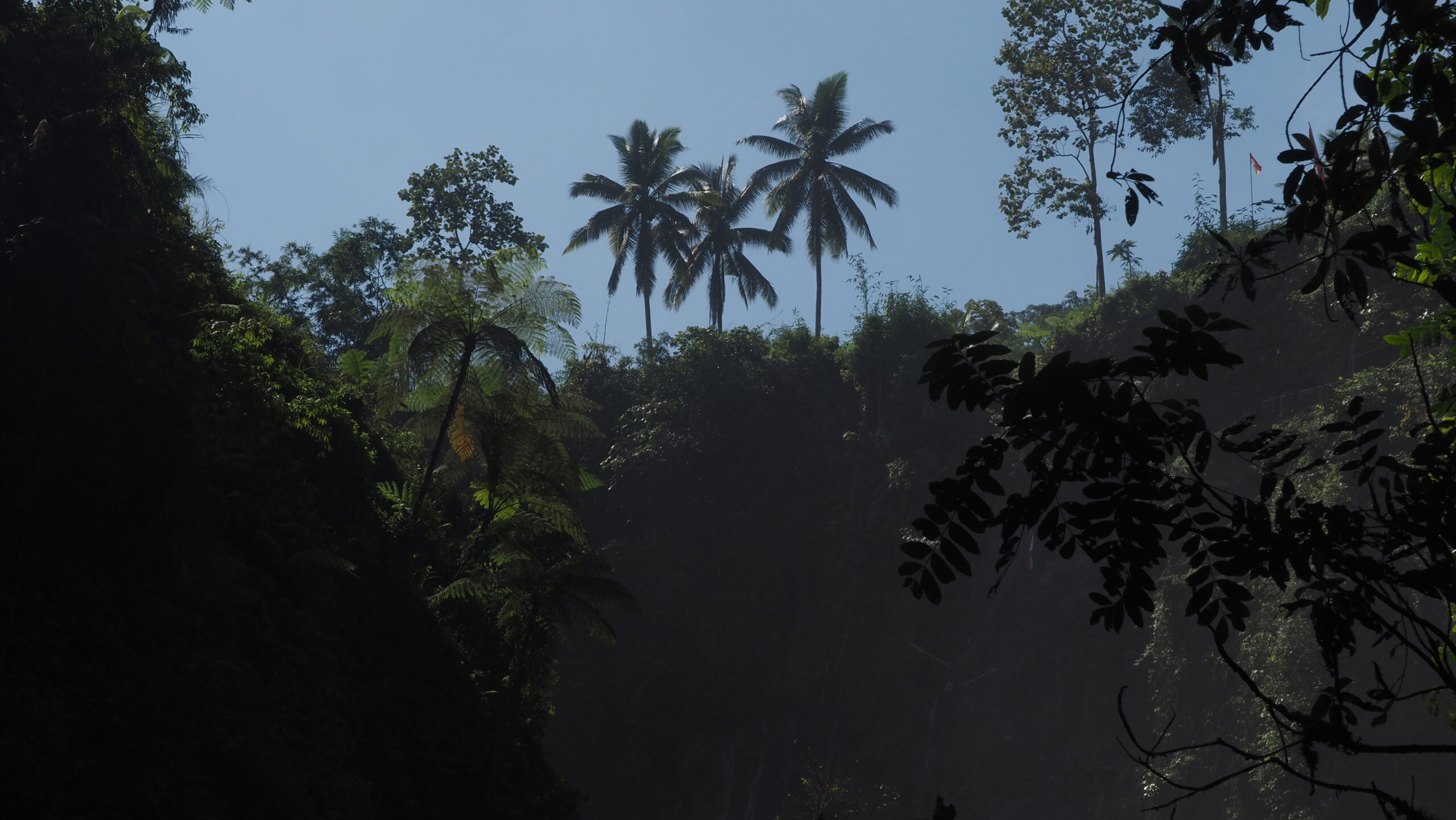 DISCOVER TUMPAK SEWU, INDONESIA’S SPECTACULAR “THOUSAND WATERFALLS”