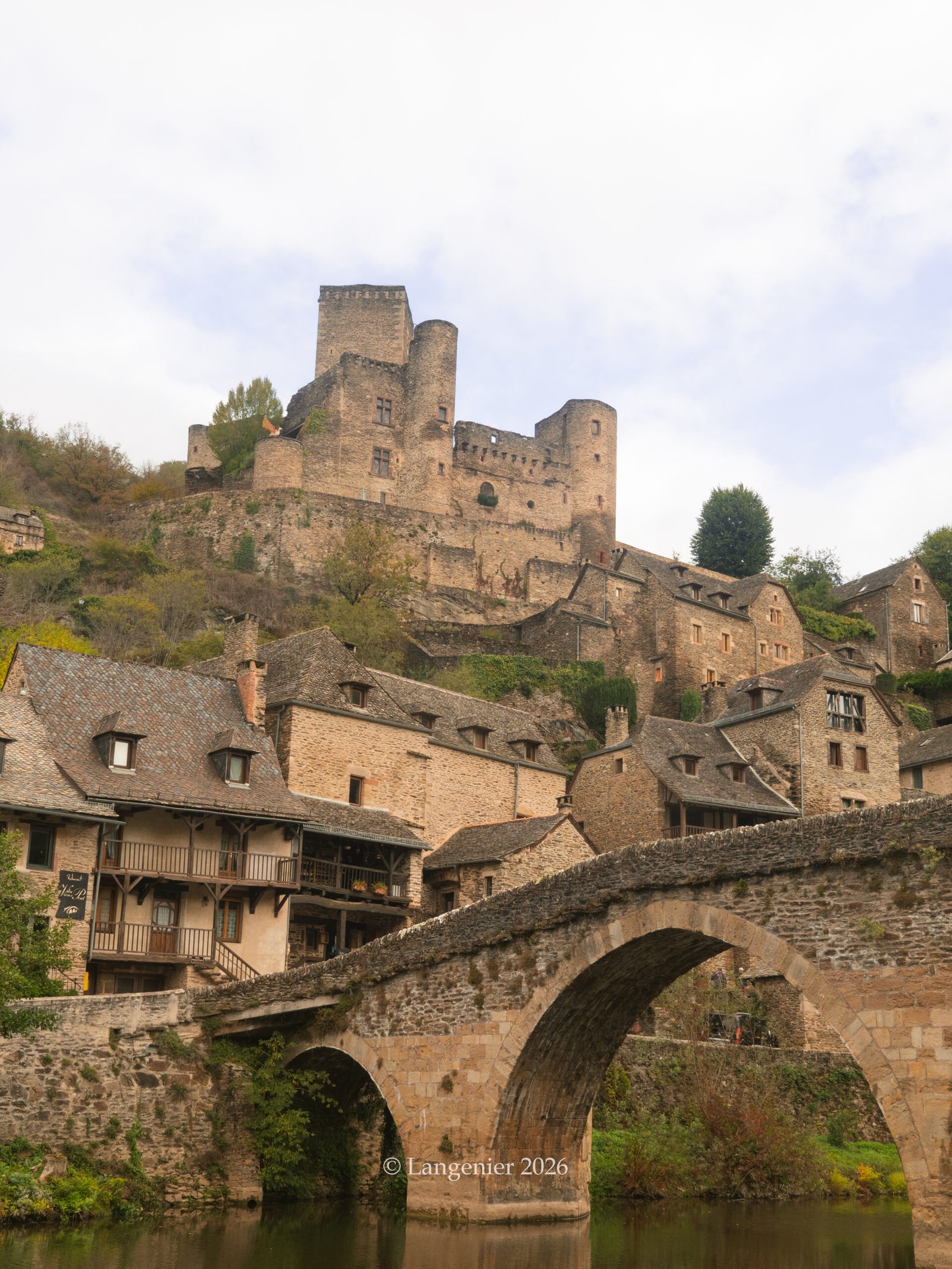 Château de Belcastel and the old stone bridge over the river Aveyron, Belcastel, Aveyron, France